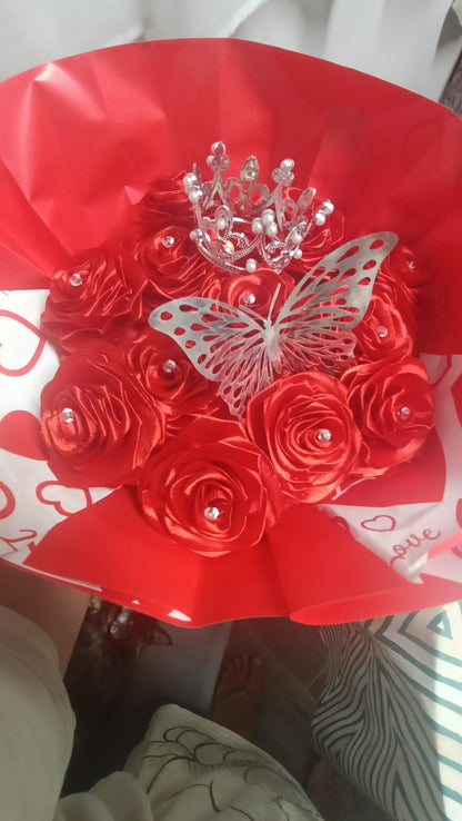 RAMO 12 ROSAS CON ACCESORIOS